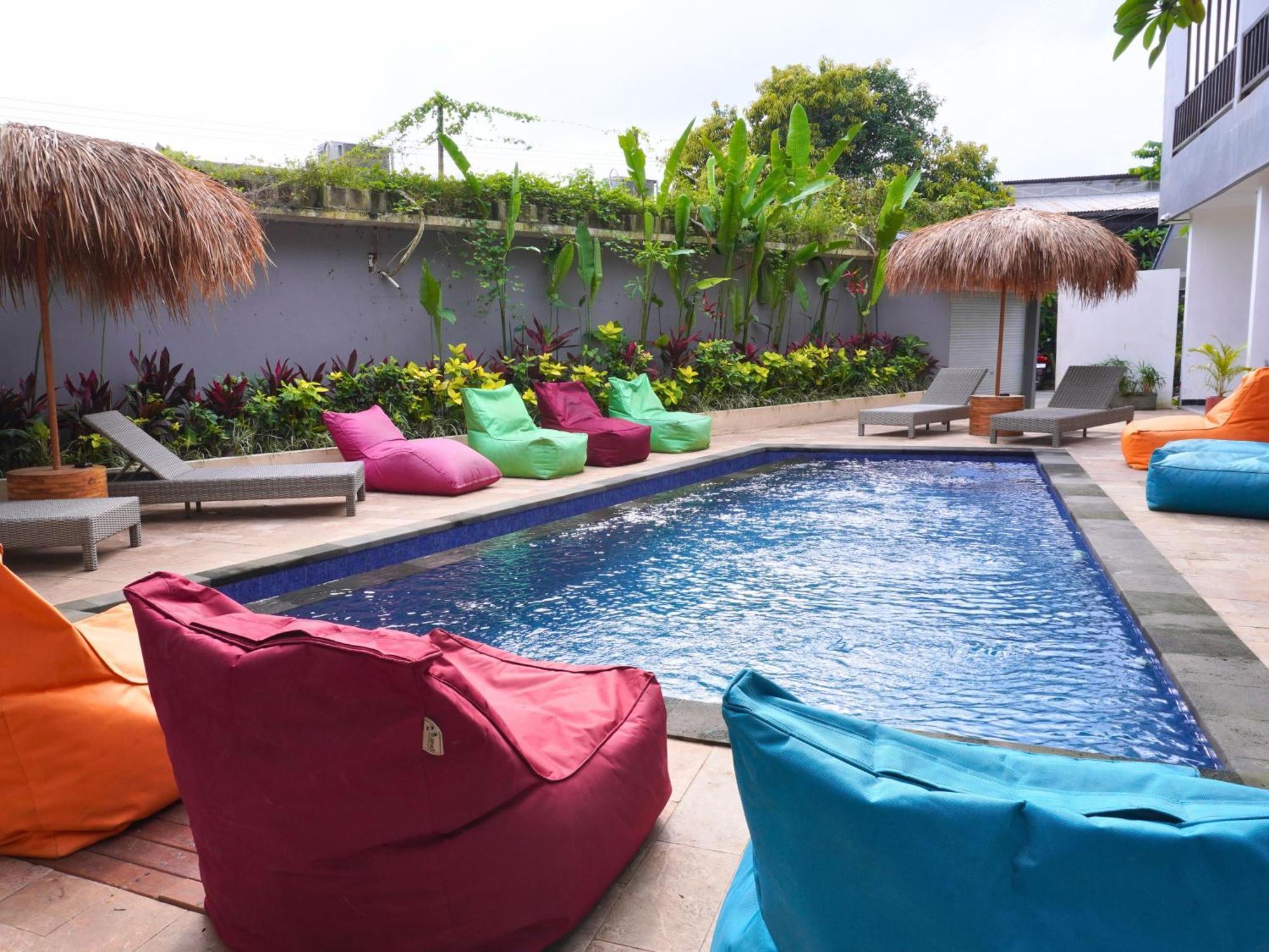 Summer Of Surf Hostel Uluwatu Ungasan  Exterior photo