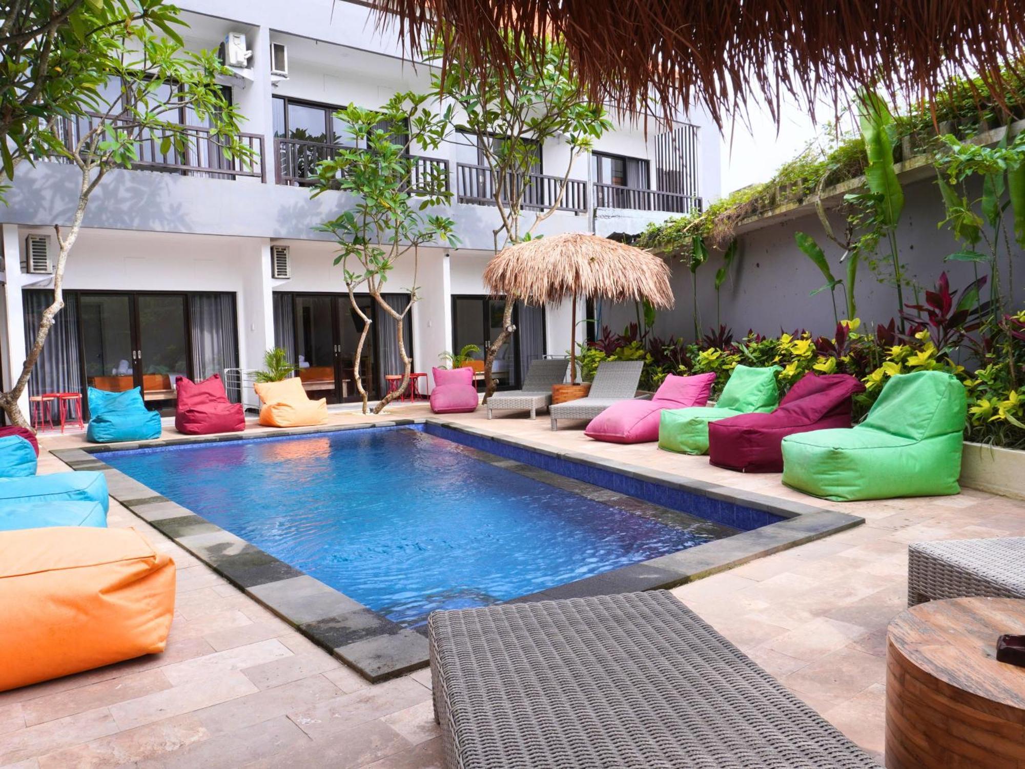Summer Of Surf Hostel Uluwatu Ungasan  Exterior photo